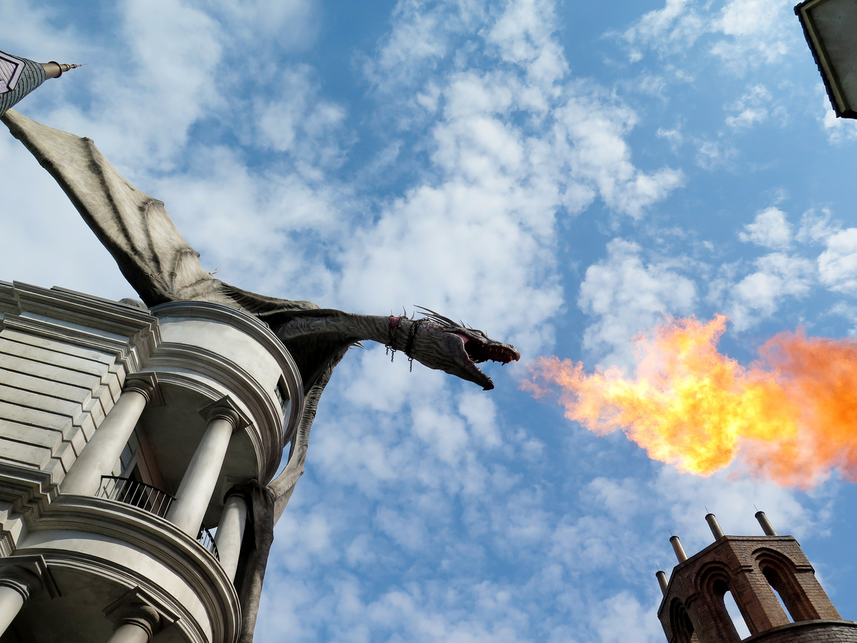 Dragon at Diagon Alley 